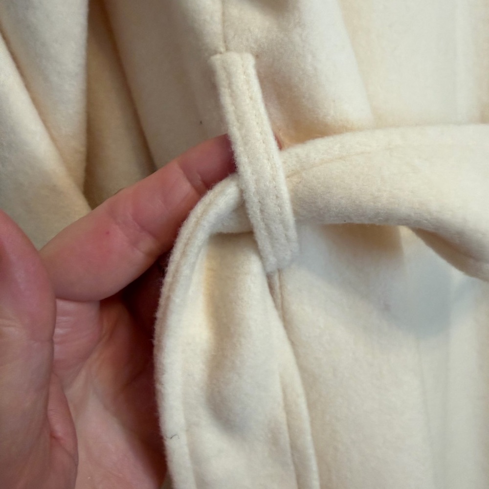 Absolutely Stunning Winter White 100% Wool full length coat with Rabbit collar! - Picture 15 of 17